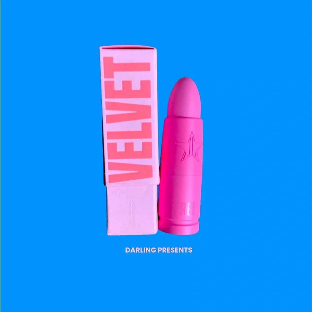 Jeffree Star Velvet Trap Matte Lipstick Unisex Color Red Affair
